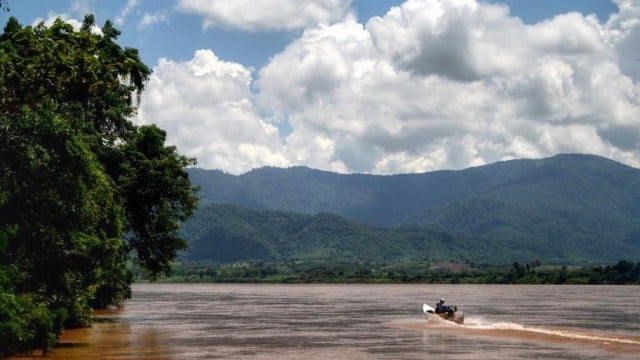 slow-boat-luang-prabang