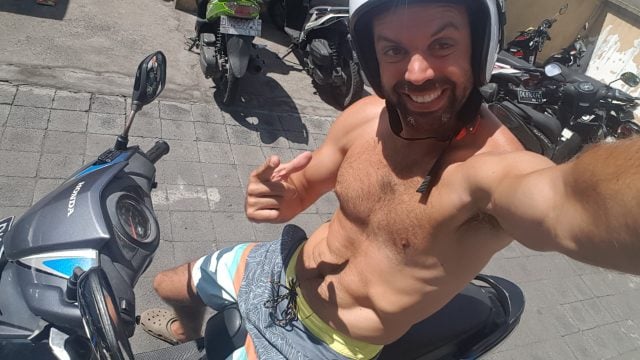 andando moto bali