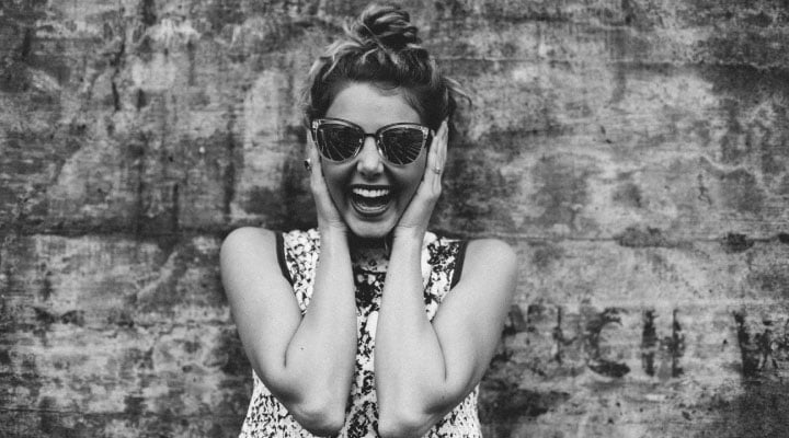 chica feliz